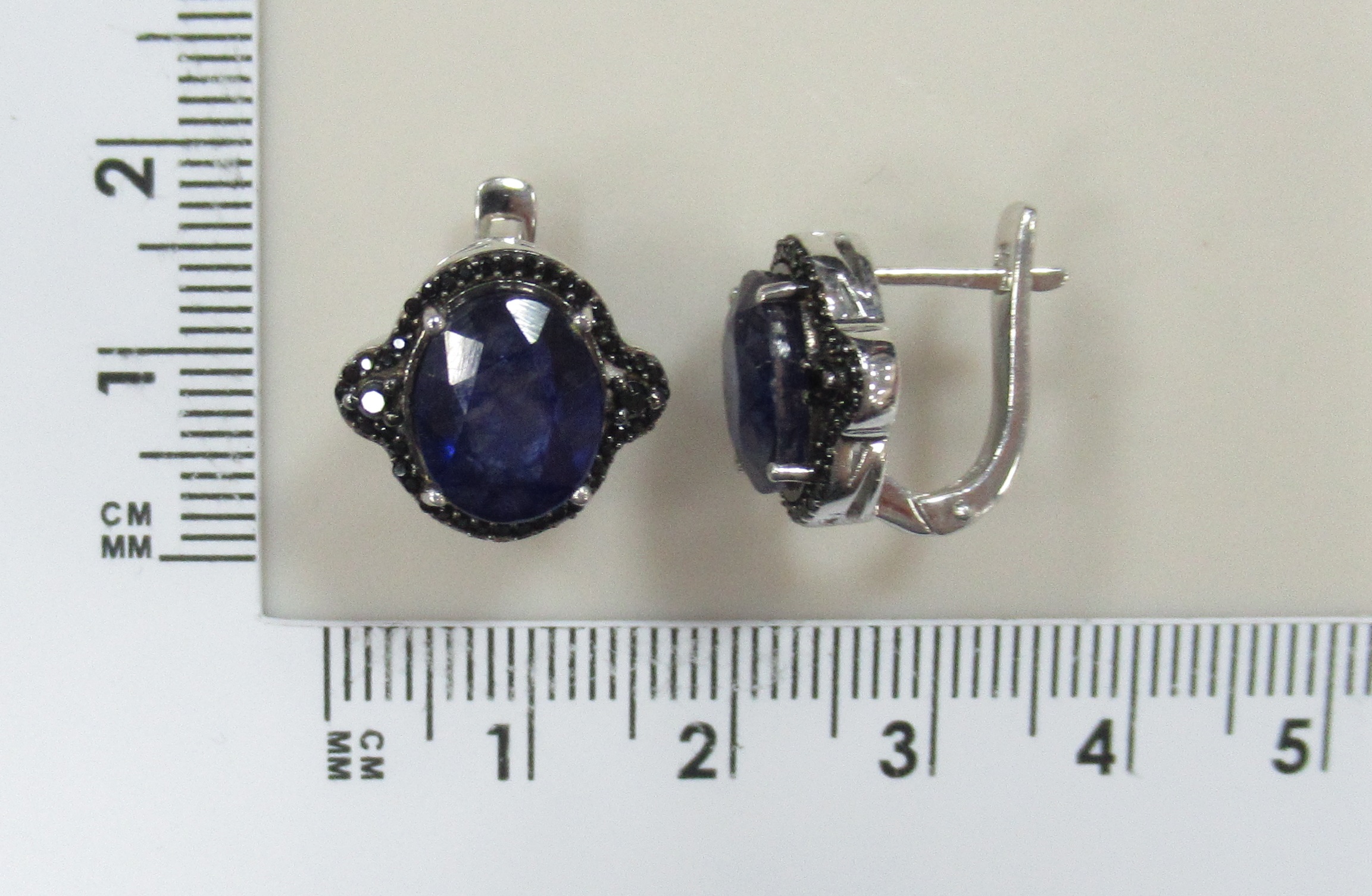 Серебряные серьги с сапфирами